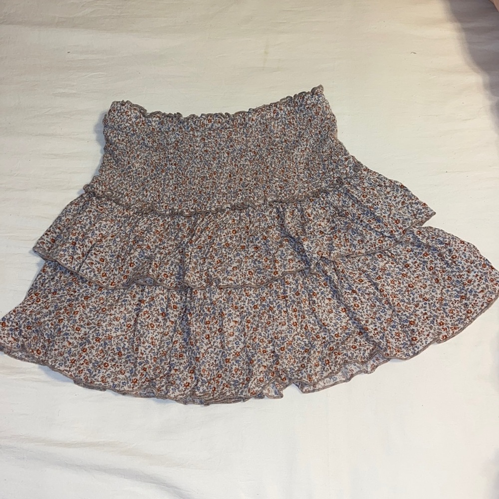 Hem & thread ruffle skirt. Size small.